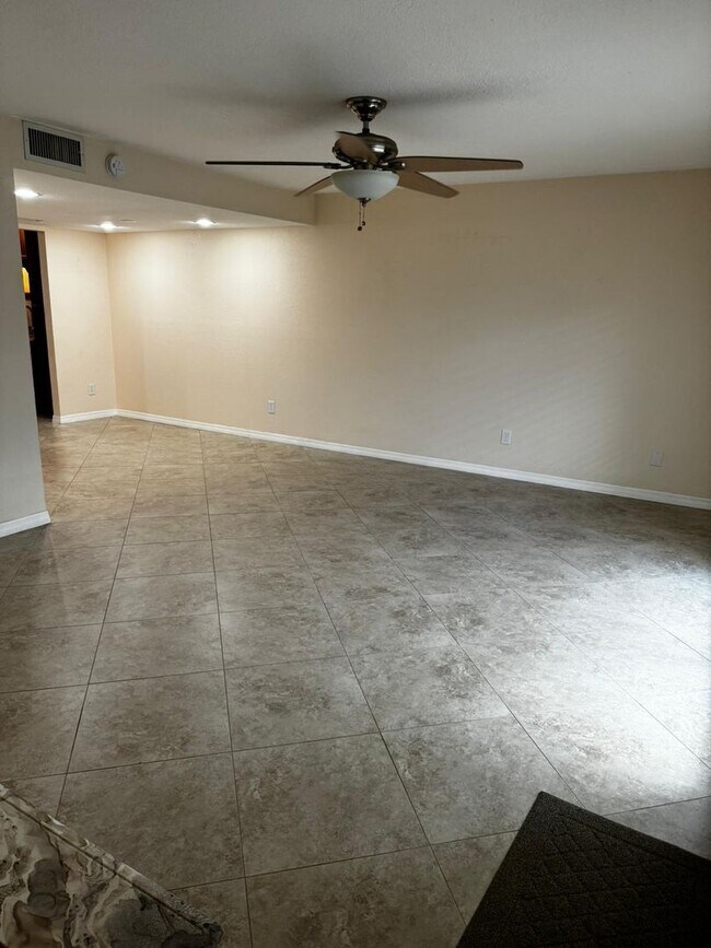 Foto del edificio - 3 bedroom, 3 bath, double master suite tow...