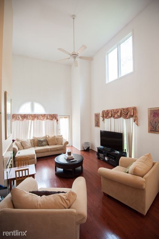 Building Photo - 3 br, 2 bath Townhome - 475 Brittany Lane