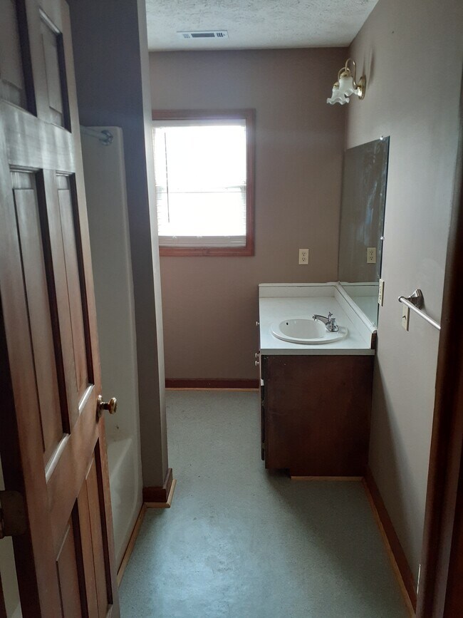 Bathroom - 18 Lee St