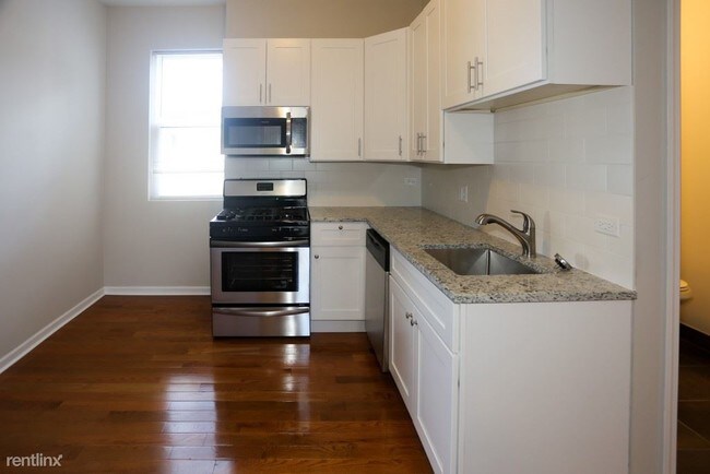 Foto del edificio - 2130 W Cermak Rd