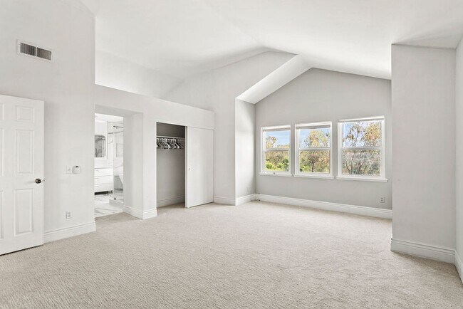 Foto del edificio - Amazing Pool Home in Lake Forest with VIEW!