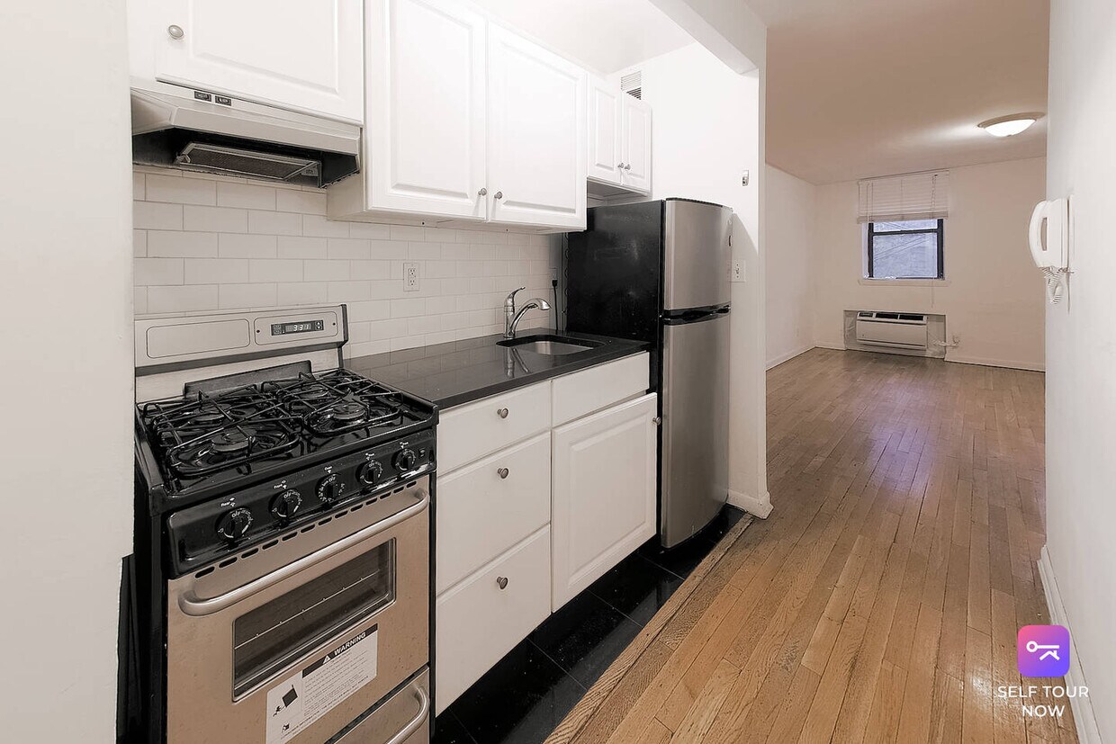 Primary Photo - 1617 York Ave