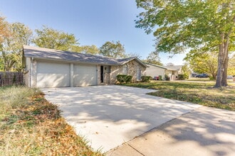 Building Photo - 403 Live Oak Dr