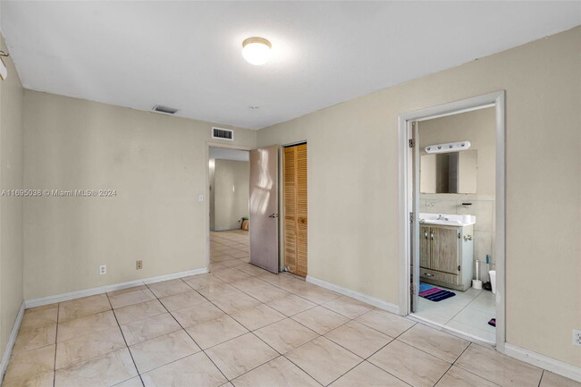 Building Photo - 1371 NW 27th Ave