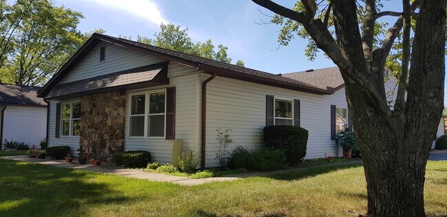 Foto del edificio - 1114 E Regency Dr