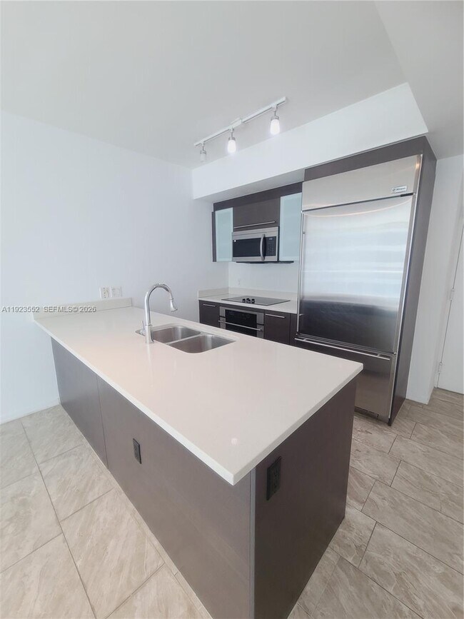 Building Photo - 500 Brickell Ave