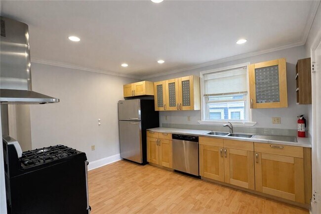 Foto del edificio - 739 Rock St