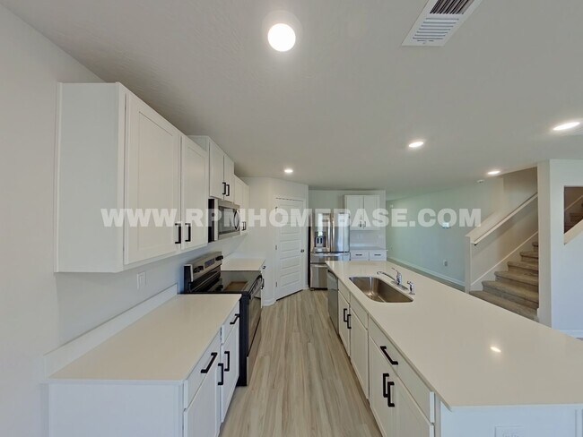 Foto del edificio - Spacious 5-Bedroom Home in Shoal River Community with Modern Features and Community Pool Access!