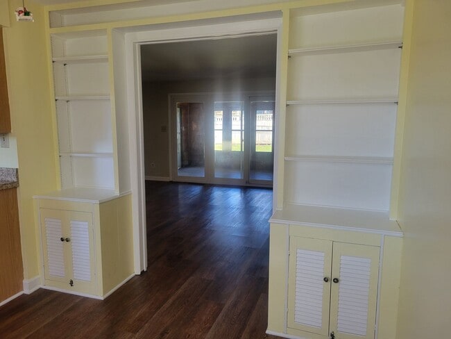 Building Photo - 1612 Lucks Rd