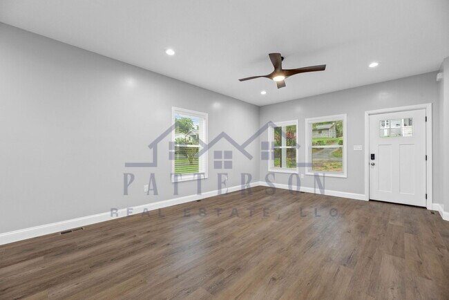 Foto del edificio - 2544 Bernhurst Dr