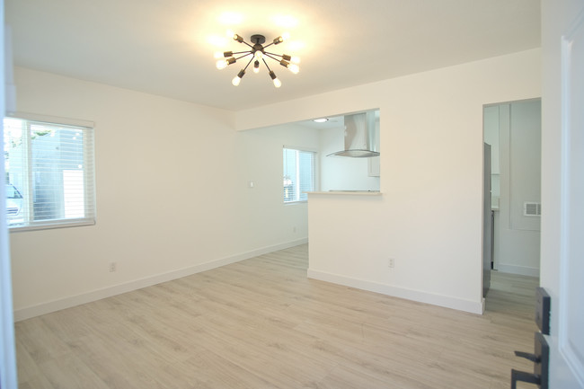 Living Room - 2023 Jefferson W Blvd
