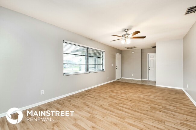 Foto del edificio - 8445 Winged Foot Dr