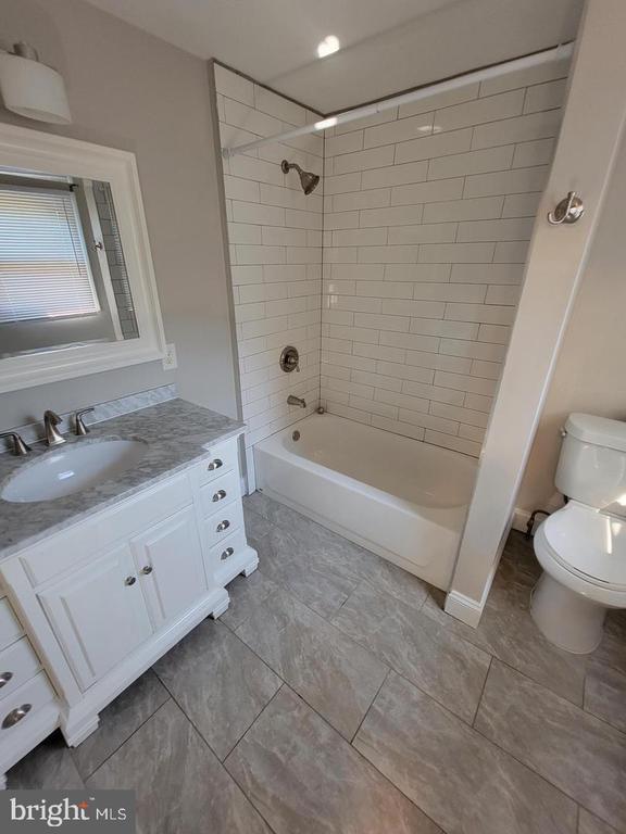 Foto del edificio - 104 University Blvd