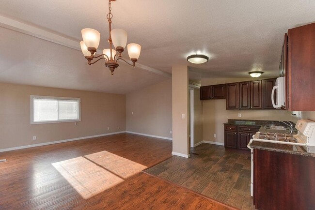Building Photo - Three Bedroom Ione Home