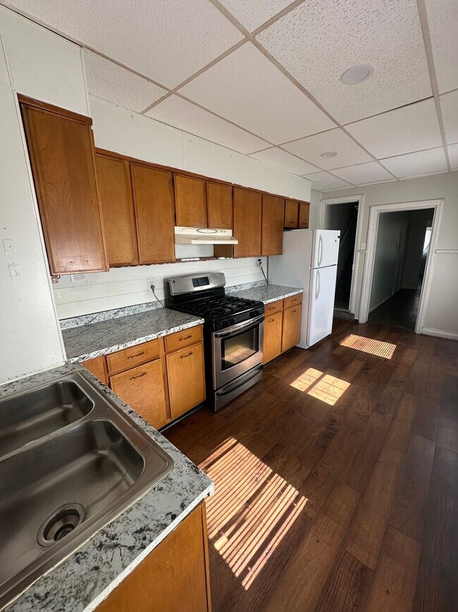 Foto del edificio - 3bd 1 bath with fenced in yard!