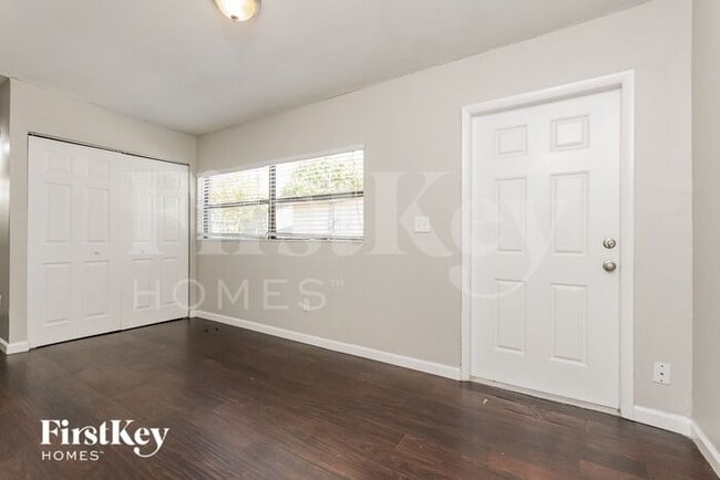 Building Photo - 7706 Aviano Ave