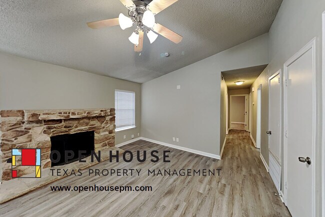 Building Photo - 510 S Waxahachie St, Mansfield