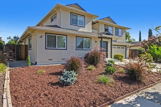 Foto del edificio - Beautiful Home For Rent in Cupertino with Solar, Pool and Sauna Coming Soon!