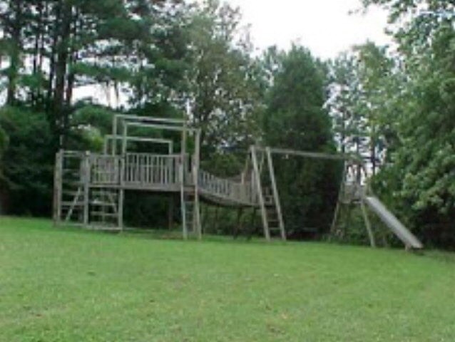 Building Photo - 1000 Island Hill Rd
