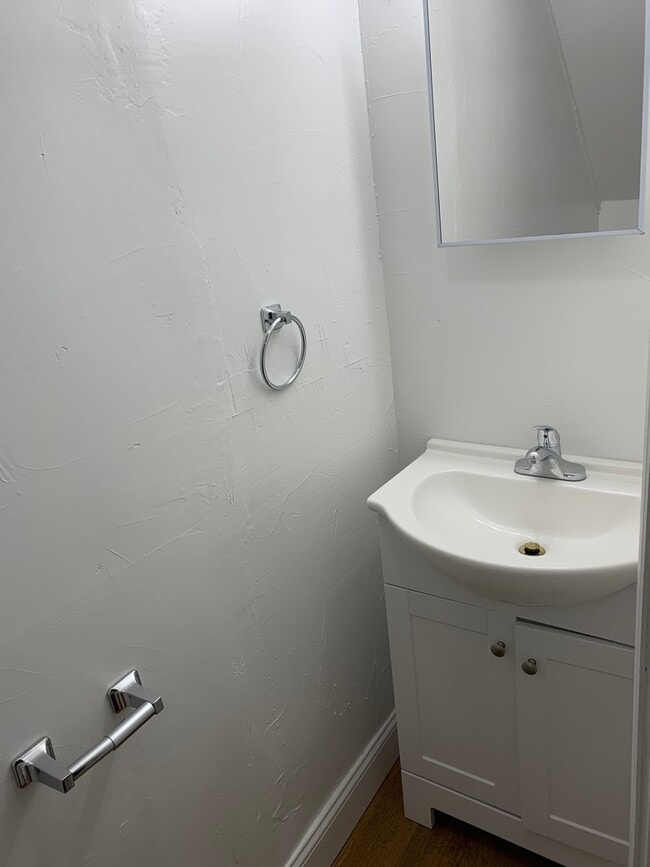 Building Photo - Fully Renovated Spacious 4 Bedroom 1.5 Bath House, Garage-York City SD