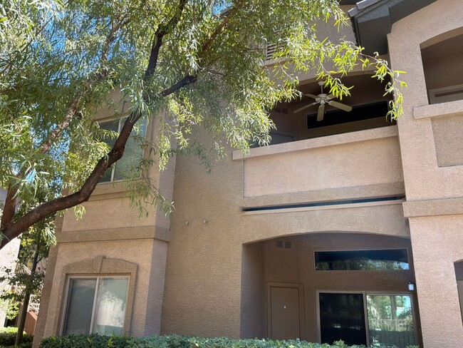 Foto del edificio - Condo 3 bedrooms 2 bathrooms 1 car garage gated subdivision.