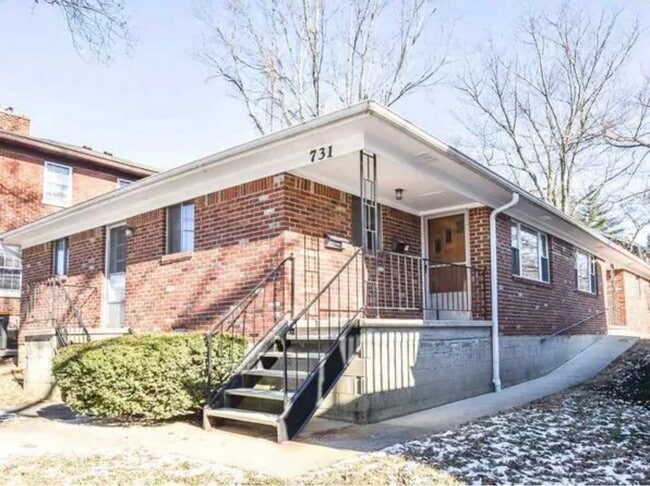 Building Photo - 731 S Woodlawn Ave