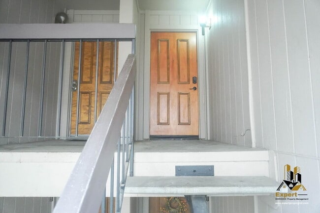 Foto del edificio - 5333 Primrose Dr