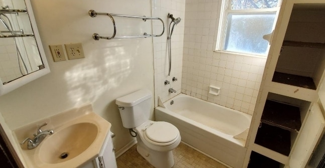 Baño - 1031 Lockman Ave