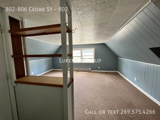Building Photo - 802-806 Cedar St-802