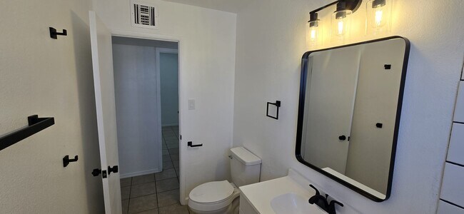 Foto del edificio - 1302 E Morrison St