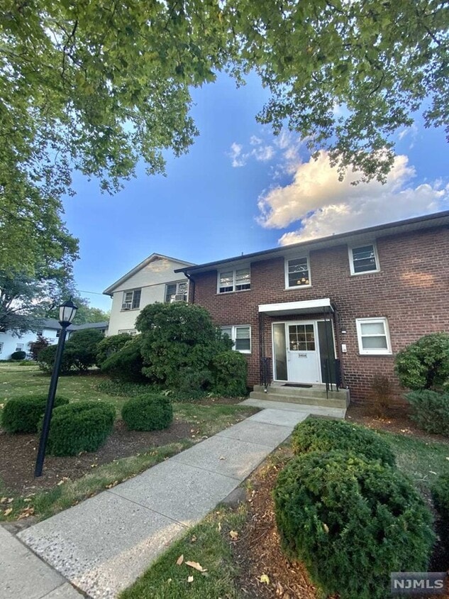 3615 Northern Dr Unit D, Fair Lawn, NJ 07410 Condo for Rent in Fair