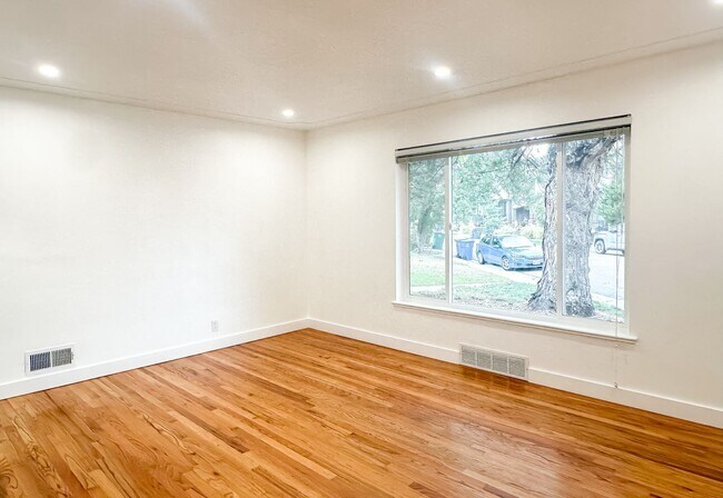 Foto del edificio - Beautifully Remodeled Duplex in Downtown L...