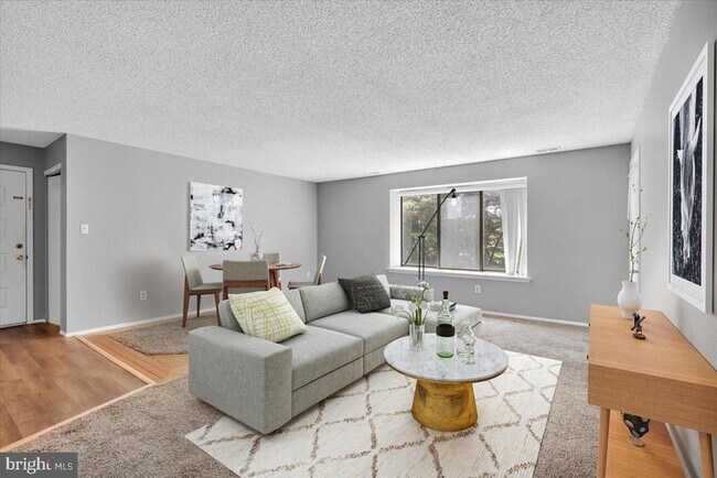 Building Photo - 5512B Aberdeen Dr