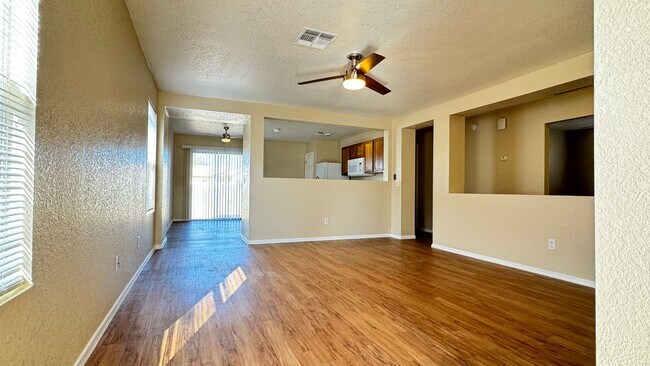 Foto del edificio - Southwest - 3 bedroom, 2 bath house with a...