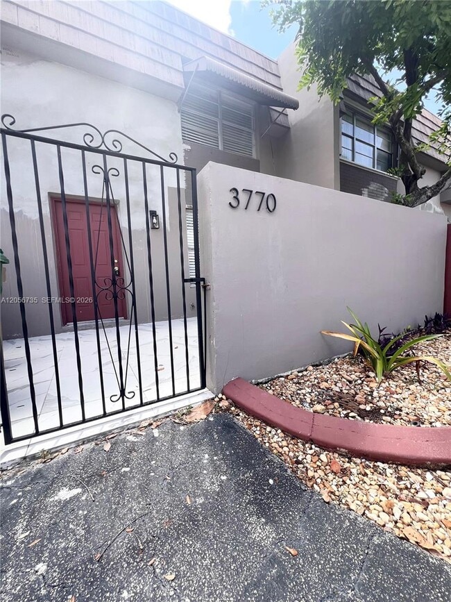 Building Photo - 3770 SW 59th Terrace