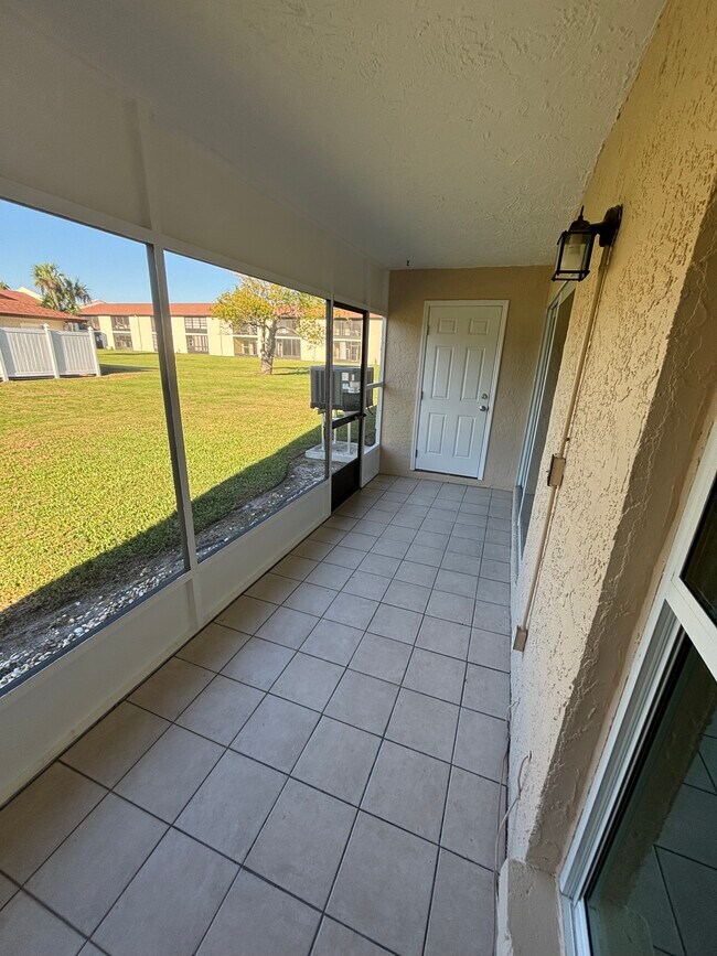 Foto del edificio - 4956 Harbor Villa Ln