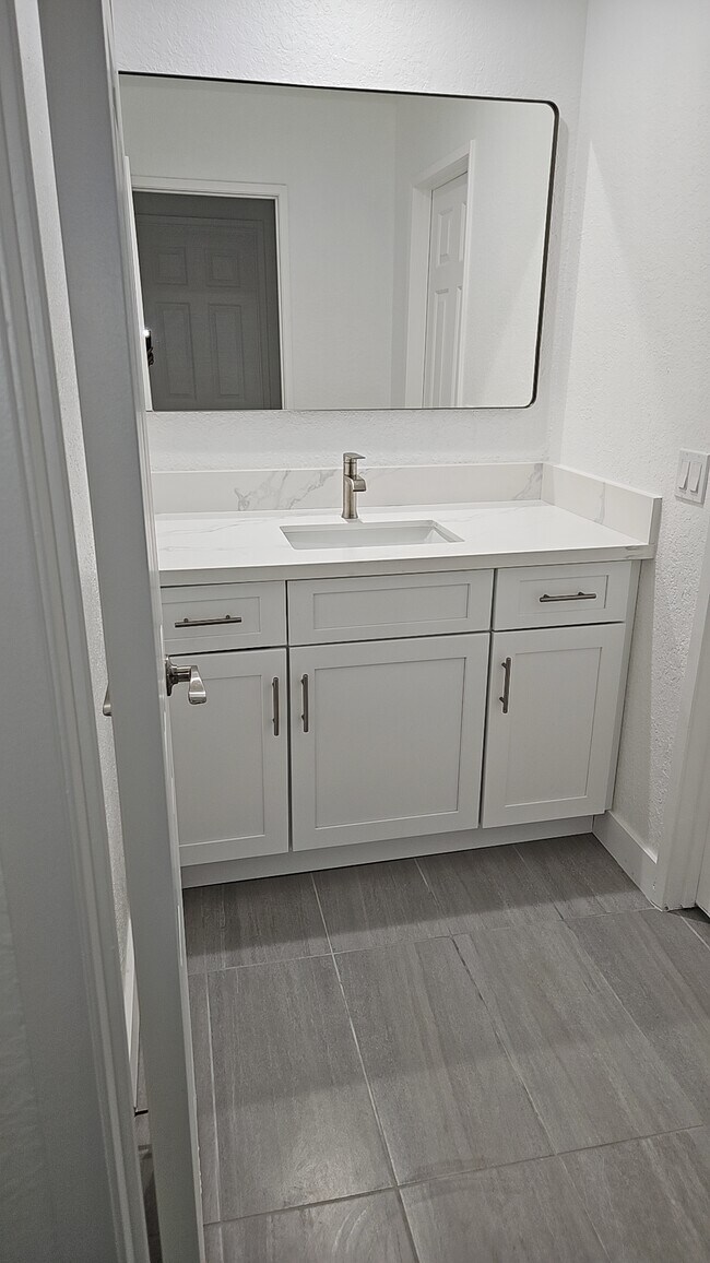 Foto del edificio - 78650 Avenue 42