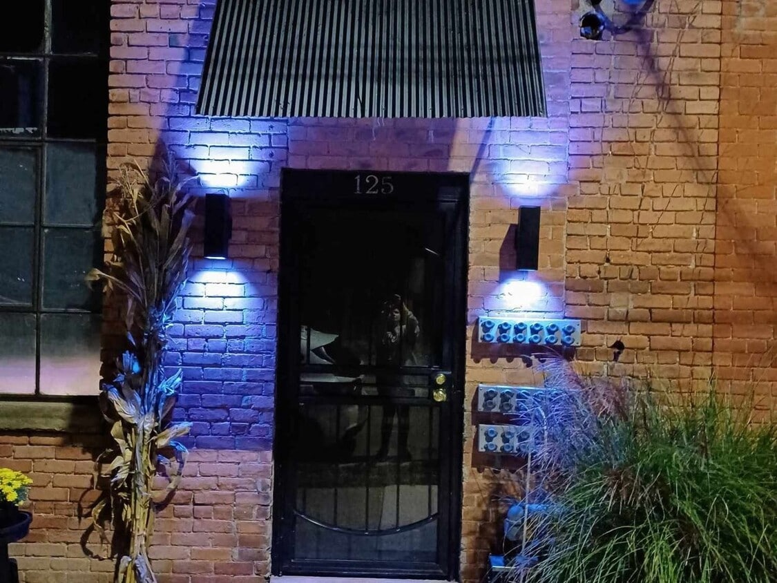 Primary Photo - 200 Mt Elliott St