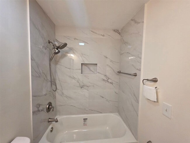 Foto del edificio - 309 NE 169th St