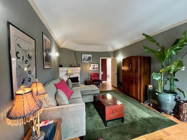Foto del edificio - Whimsical 2BR/1BA, Outer Parkside Gem and ...