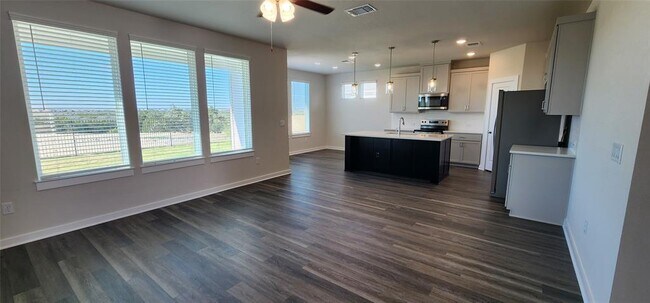 Building Photo - 2232 Delano Dr