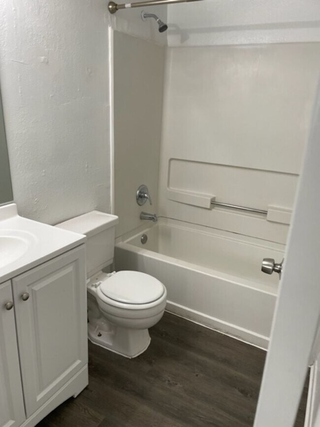 Foto del edificio - Renovated Two bedroom Two bath condo