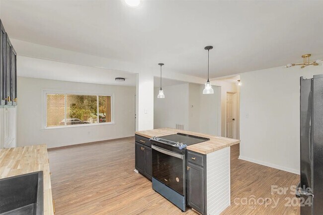Foto del edificio - 525 Arlington Cir NW