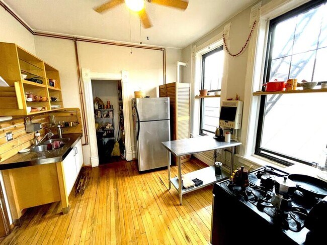 Building Photo - 1656 S Throop St