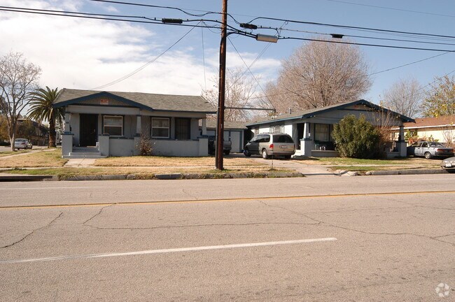 Building Photo - 706 N Mountain View Av