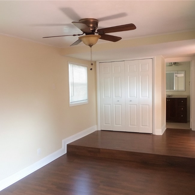 Photo - 423 N L St Apartment