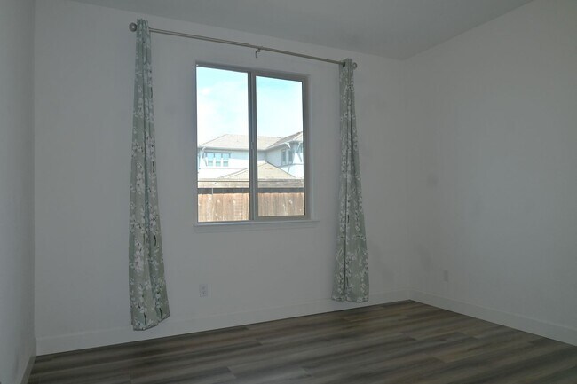 Foto del edificio - Resident Benefit Package Property