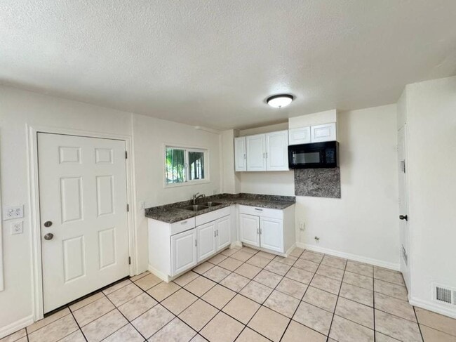 Building Photo - 1.0 bedroom in Los Angeles California 90022