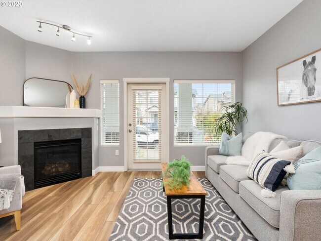 Foto del edificio - Charming 2Bd/2.5Ba Townhome Located in the...