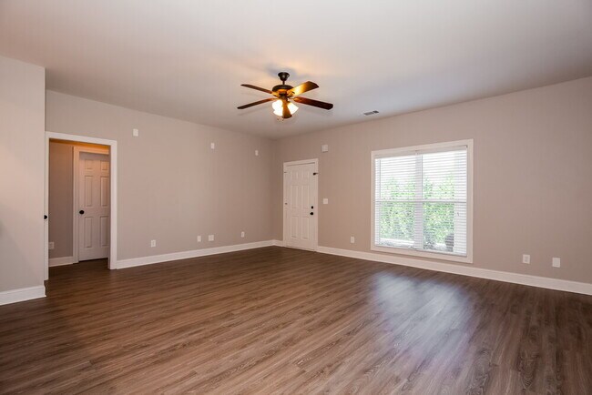 Building Photo - 165 Spring Cir